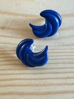 Blue Crescent-Shaped Stud Postback Earrings For Women